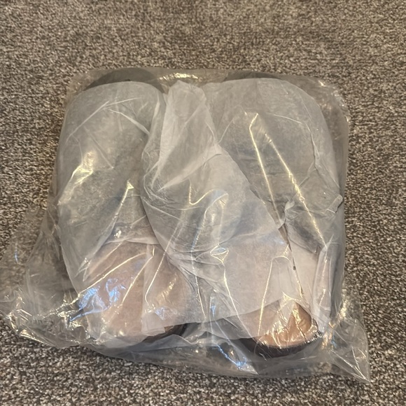 Brand New Suede Clogs from Qomfort - Picture 3 of 4